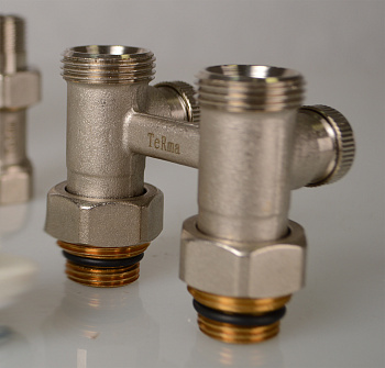 узел для нижнего подключения стального радиатора вентильный 3/4"*1/2" прямой TeRma (33977) - №1